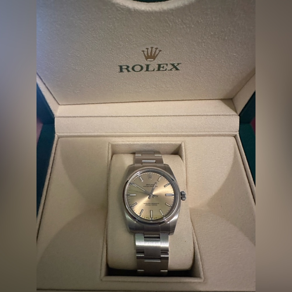 Like New Rolex Oyster S Sap 39137 Stainless steel; gold dial Box and manual incl